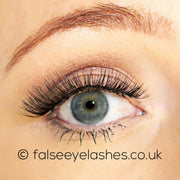 Kiss Blooming Lash - Peony - Model Shot 1